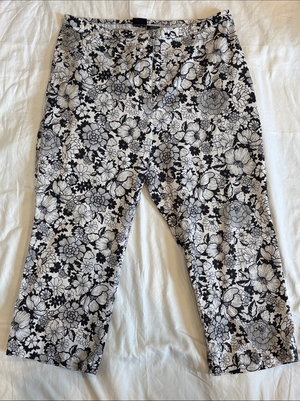 George Black & White Floral Capri Leggings